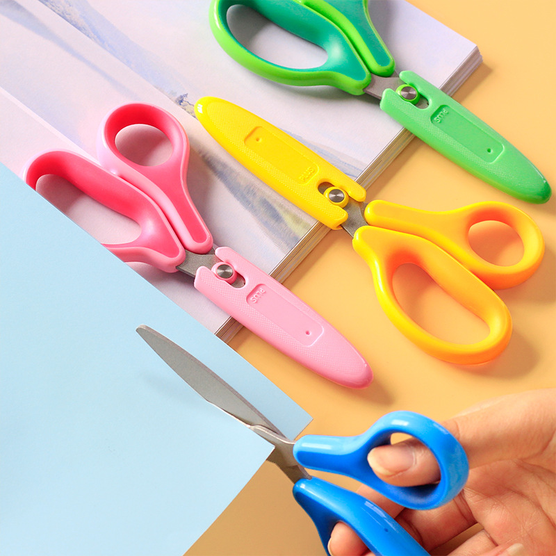Art Craft Toddler - กรรไกรนิรภัยสำหรับเด็กพร้อมฝาครอบป้องกัน, กรรไกรงานฝีมือ, กรรไกรฝึกหัดปลายทู่สำหรับเด็กเล็ก, อุปกรณ์ศิลปะ