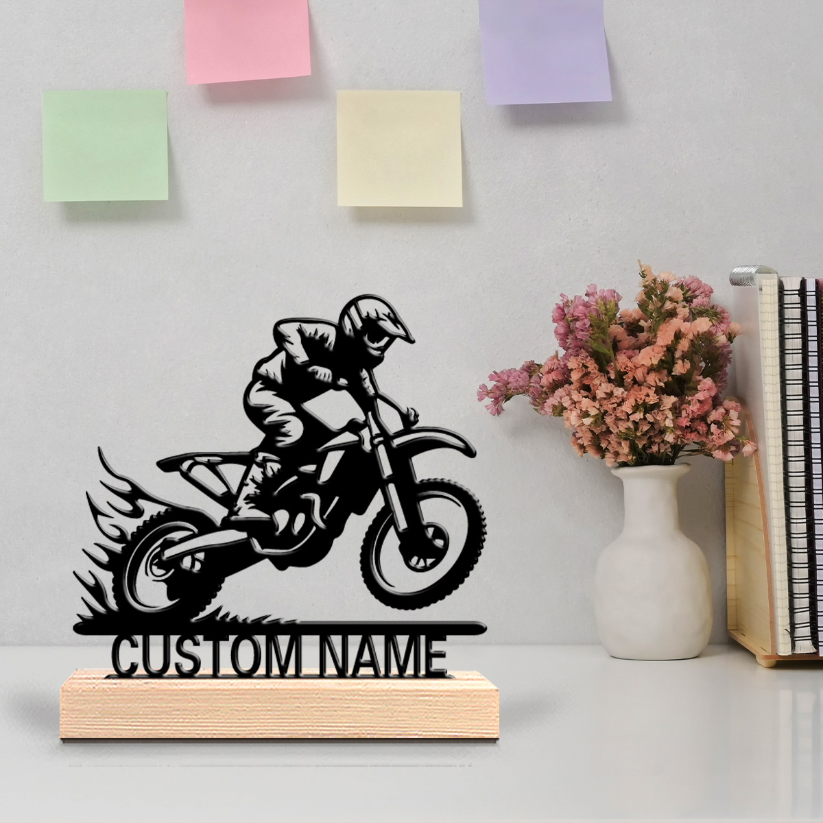 Art Craft Wood - รูปปั้นโลหะรูปนักขี่มอเตอร์ไซค์แบบเรียบง่าย 1 ชิ้น พร้อมฐานไม้ สำหรับตกแต่งบ้านและโต๊ะทำงาน
